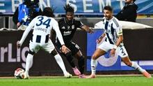 Mata dikkat eken anlar! El Bilal Toure koarak soyunma odasna gitti
