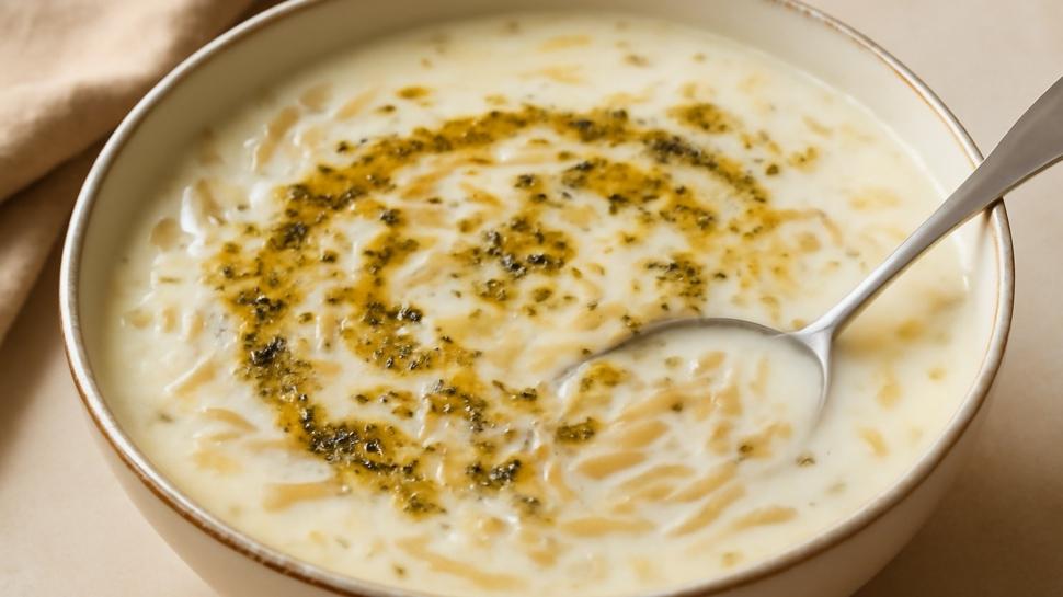 Kışın lezzeti: Arpa şehriyeli yoğurt çorbası tarifi