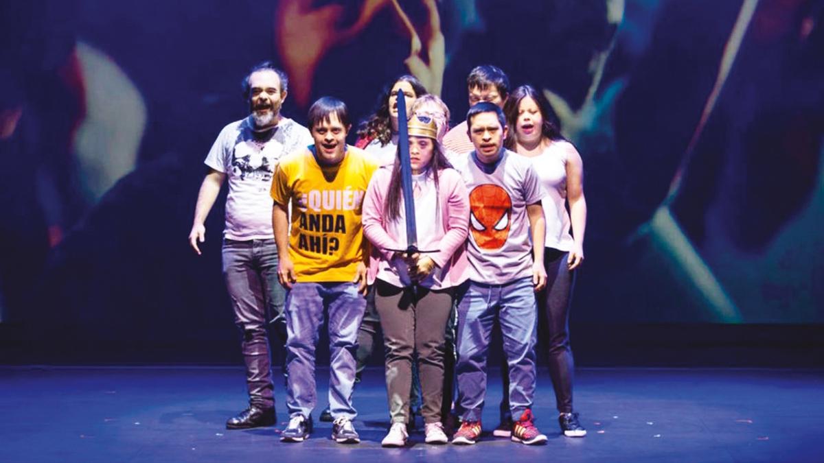 Teatro La Plaza Down sendromlu kadro Hamlet sahneleme stanbul Tiyatro Festivali fotoraflar resimleri