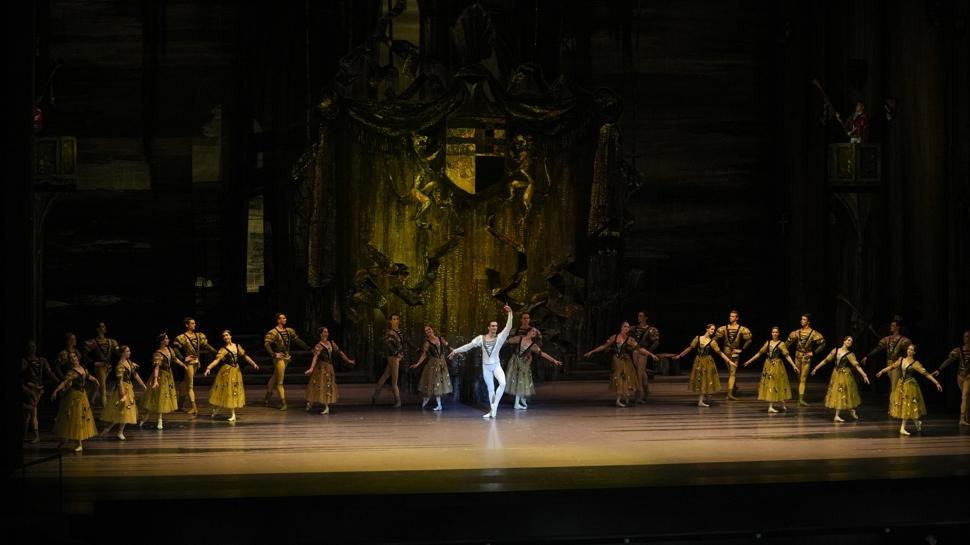 Sanatn kalbi stanbul'da AKM'de atyor