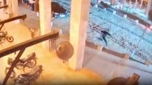 Depremde korku dolu anlar! Herkes bir yana kouturdu
