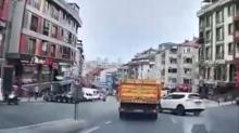nce kamyonete sonra park halindeki araca arpt: O anlar kamerada