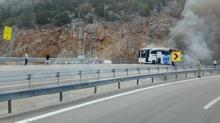 Yolcu otobs alev alev yand! Yangnla ilgili tahkikat balatld