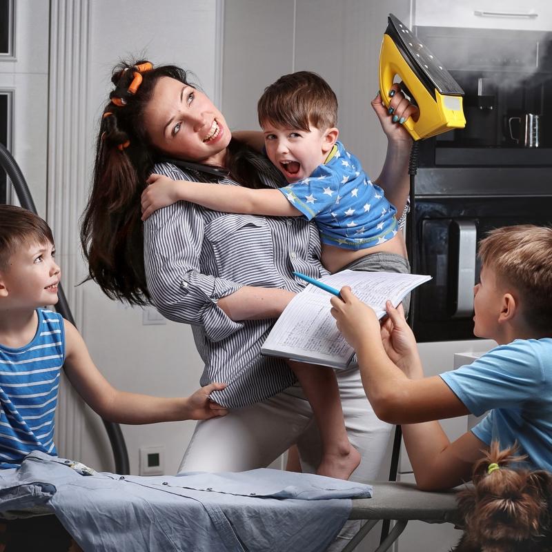 ocuklar sosyal olmaktan uzaklatran 5 ebeveyn hatas