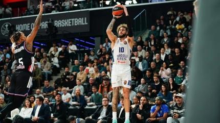 Anadolu Efes, Paris'i deplasmanda devirdi
