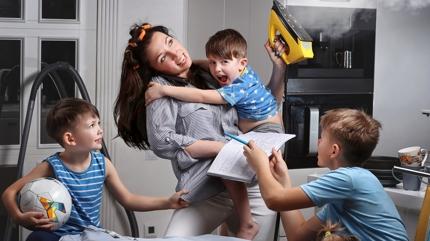 ocuklar sosyal olmaktan uzaklatran 5 ebeveyn hatas