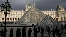 Louvre'da alnan tarihi mcevherler hl kayp