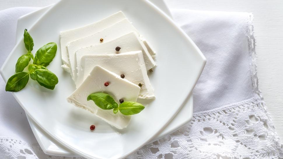 Beyaz peynir yiyen herkesi ilgilendiriyor! Bu belirtiler varsa ağzınıza sürmeyin