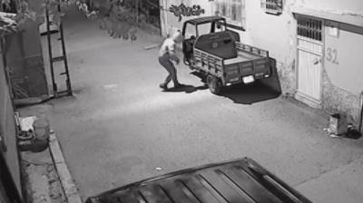 Kaponlu hrsz kameraya yakaland: Mopedi dakikalar iinde ald