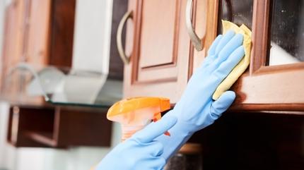 Balk piirdikten sonra mutfak dolaplarn temizlemenin srr! Sirkeyle kartrn ve silin