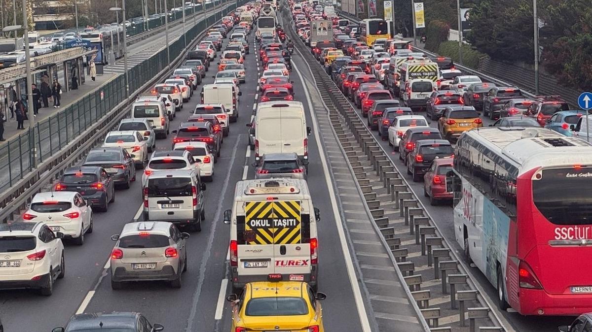 istanbul trafik younluu ana arter cadde trafik skkl metrobs trafik ulam istanbul ulam sorunu fotoraflar resimleri