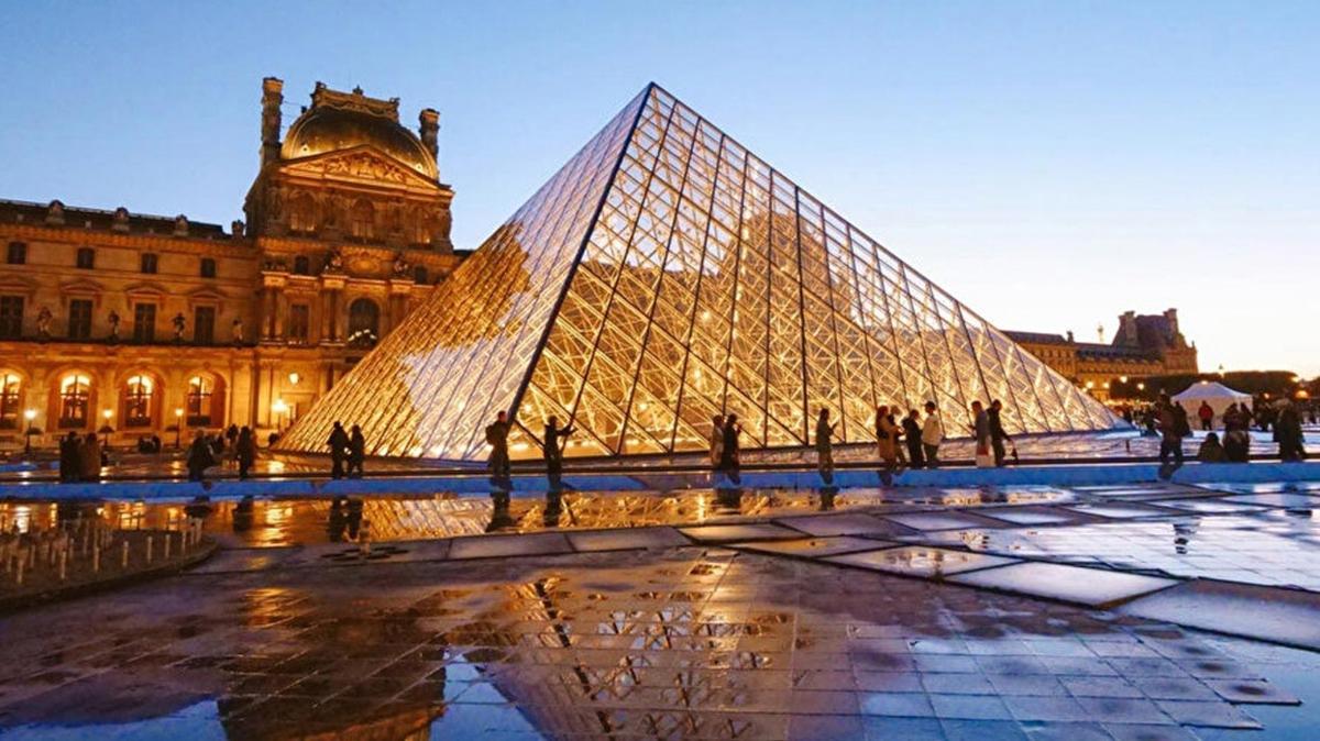 Louvre Mzesi Tarihi Soygun Paris Tutuklama fotoraflar resimleri