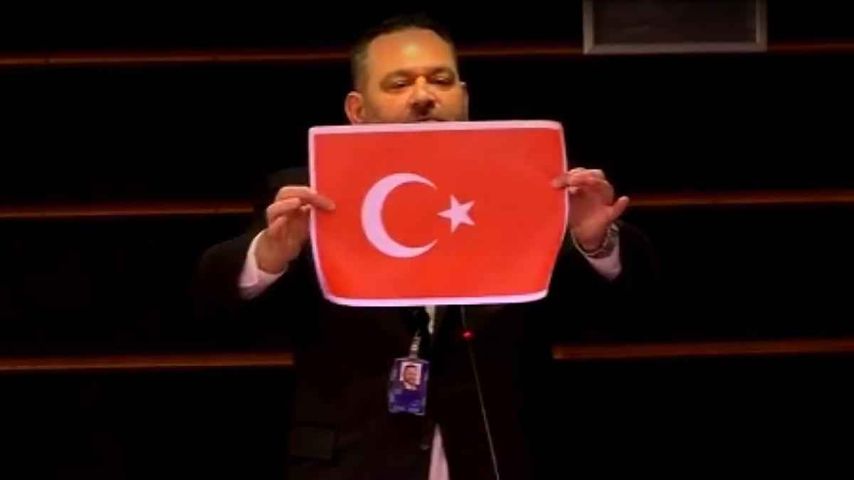 Yannis Lagos AP hapis cezas fotoraflar resimleri