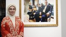 Emine Erdoan, VakfBank Sanat Galerisi'nin alna katld