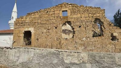 Garipler Ky'nn sessiz tan! 300 yllk kilise...