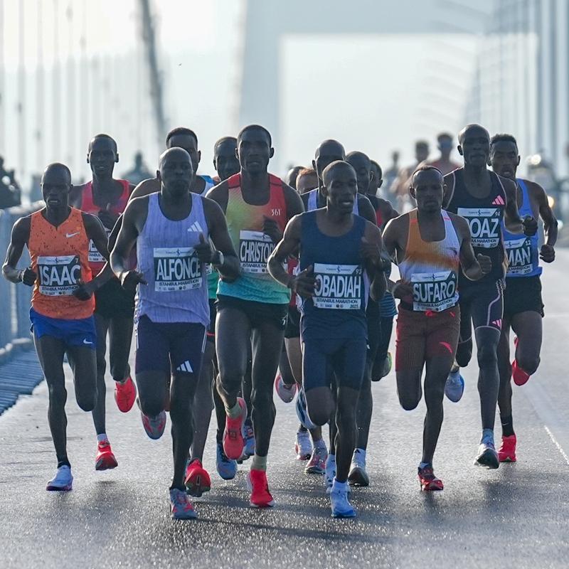 47. stanbul Maratonu'nu erkeklerde Rhonzas Lokitam Kilimo kazand