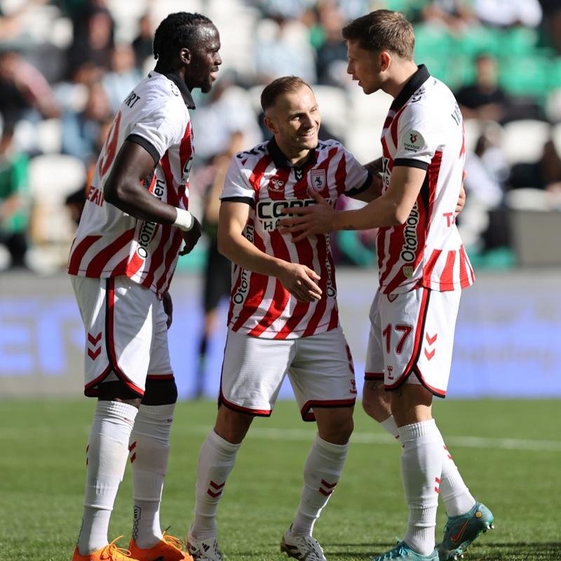 Samsunspor, Konya'da 3 golle kazand�