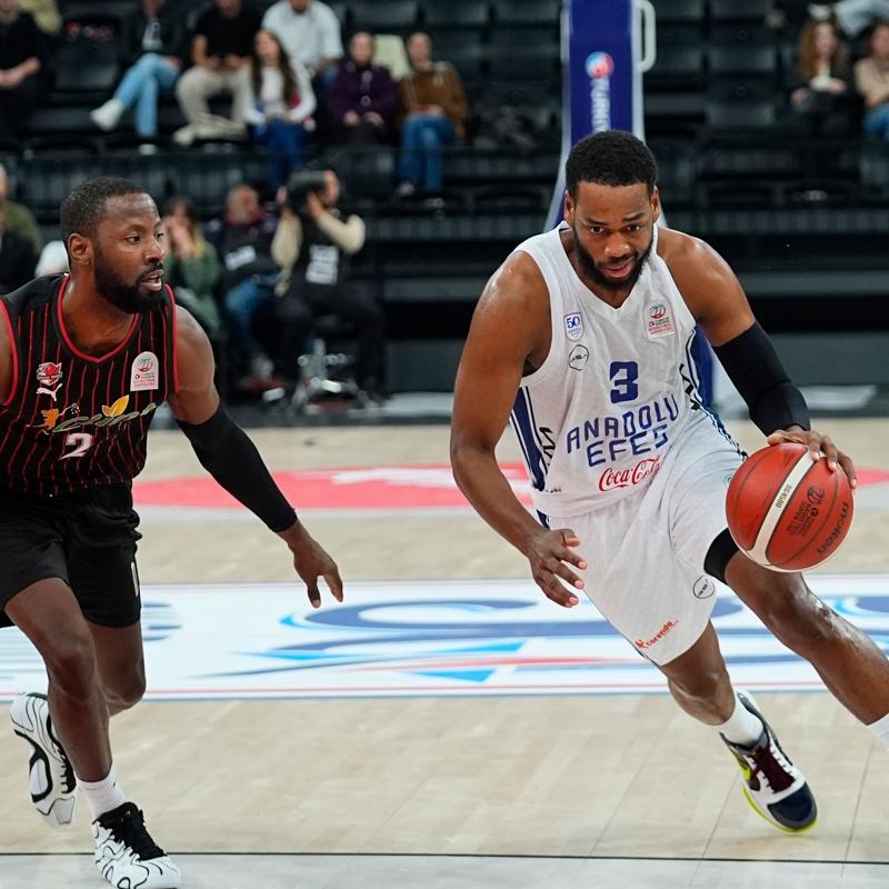 Anadolu Efes, Manisa Basket'i 32 say farkla malup etti