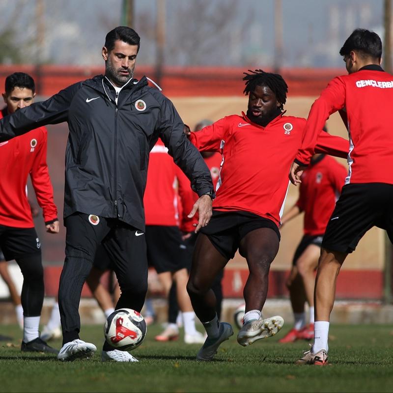 Gen�lerbirli�i, Ba�ak�ehir ma��na haz�rlan�yor