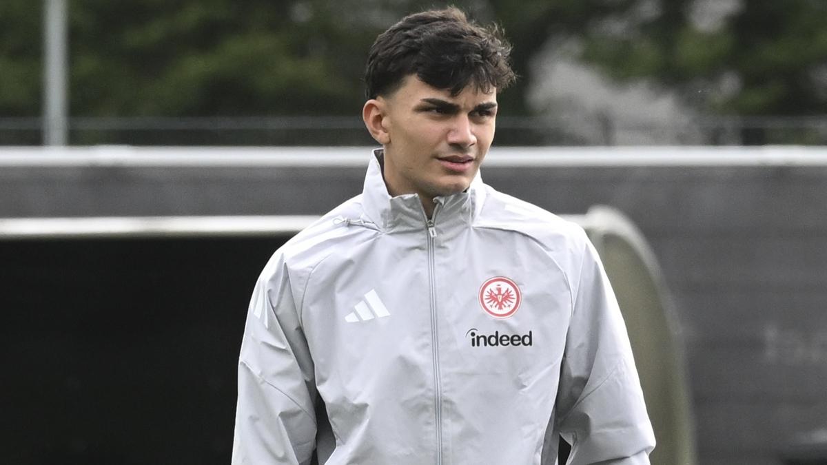 can uzun eintracht frankfurt bundesliga milli takm fotoraflar resimleri