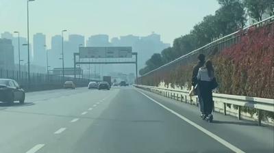 E5'te scooter ile tehlikeli yolculuk: O anlar kamerada