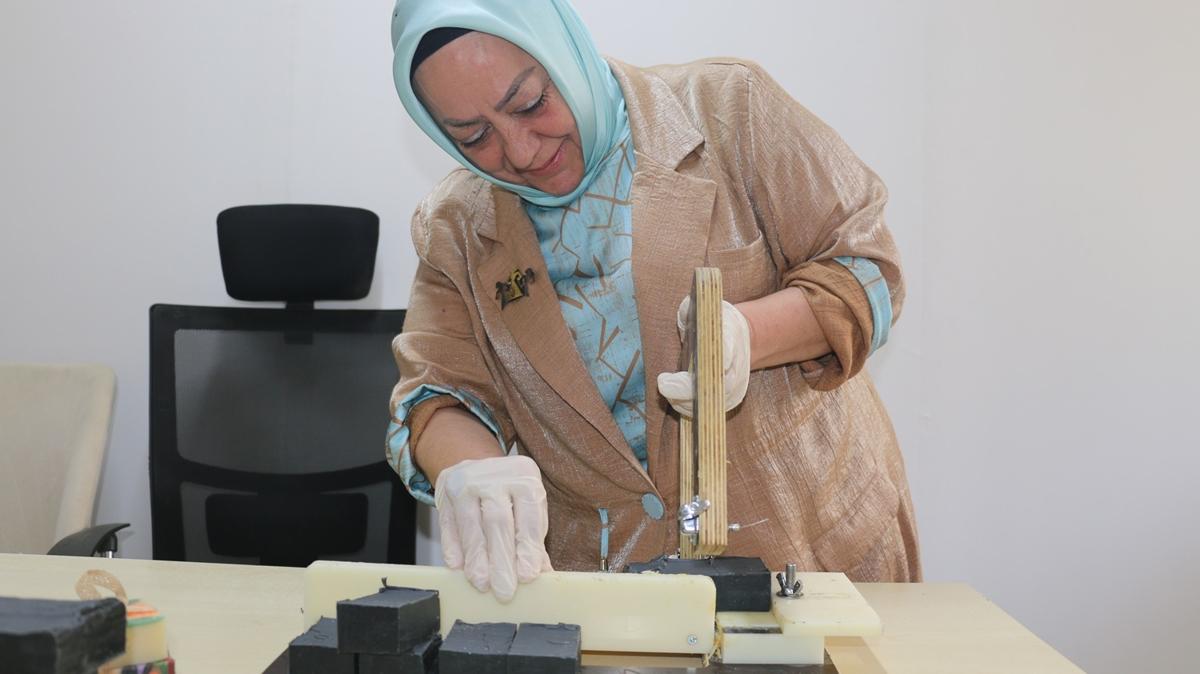 kadn giriimci sabun sabun retimi fotoraflar resimleri