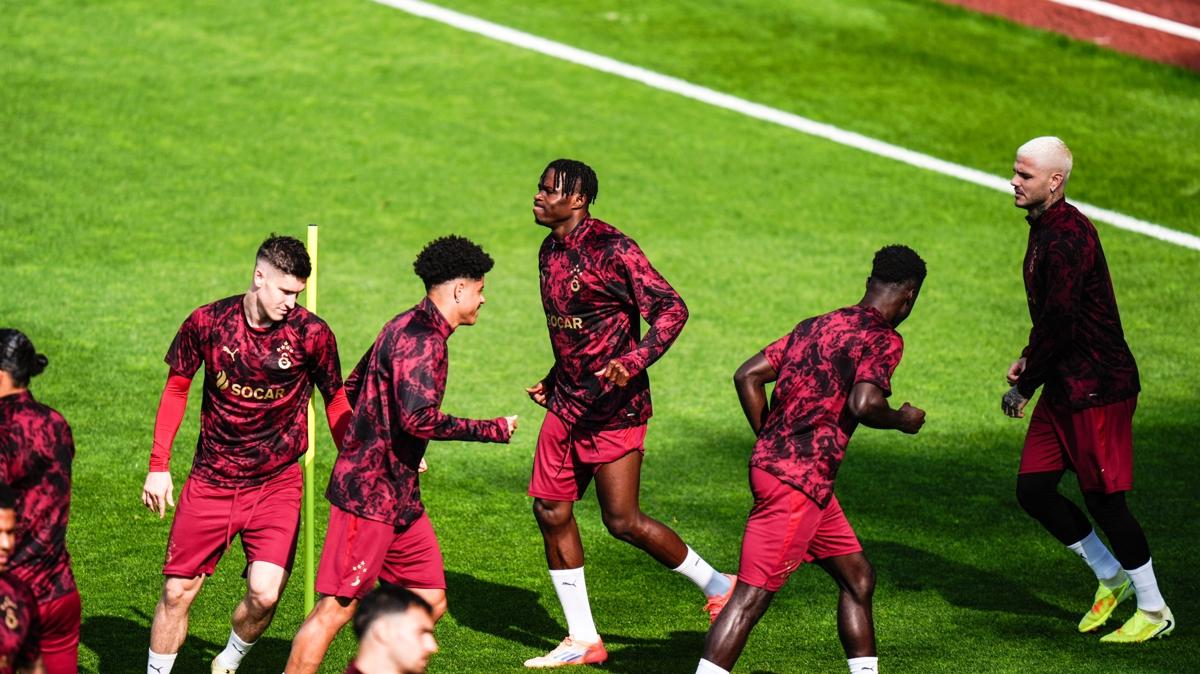 galatasaray UEFA ampiyonlar Ligi Okan Buruk fotoraflar resimleri