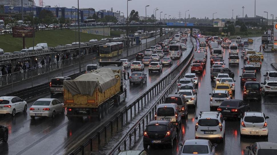 İstanbul'da trafik çilesi... Yoğunluk yüzde 90'a ulaştı