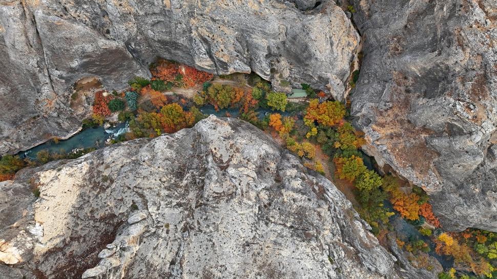 Tohma Kanyonu'nda sonbaharda renk cümbüşü yaşanıyor