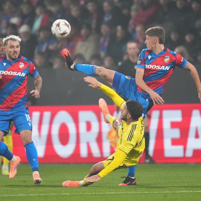 Domenico Tedesco'dan ilk 11'de rotasyon