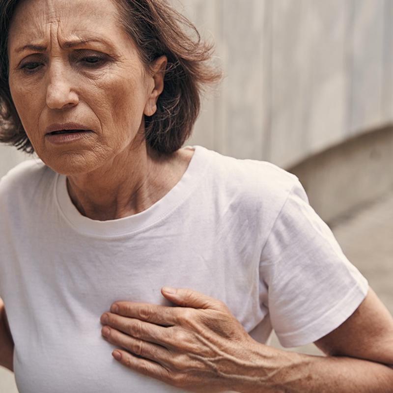 Kalp krizi annda vcudun verdii 7 sessiz uyar: Terleme, stres