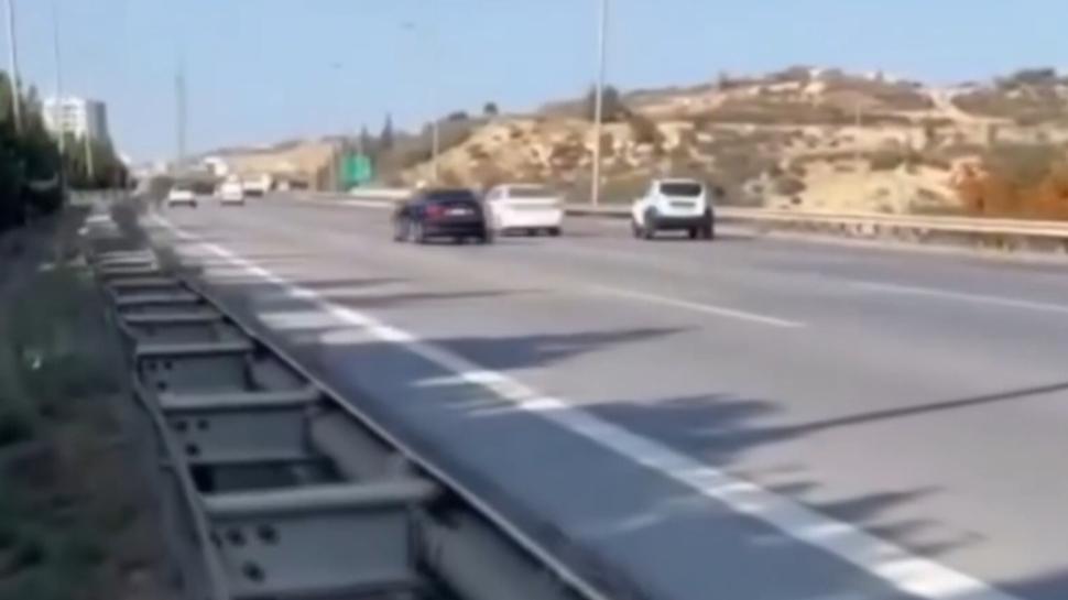 Otoyolda tehlikeli anlar... Metrelerce geri geri gitti