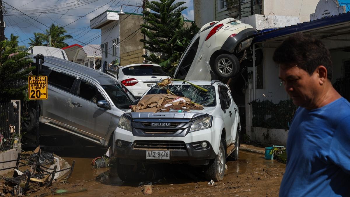 Kalmaegi Tayfunu Pasifik Tayfunu Filipinler sel fotoraflar resimleri