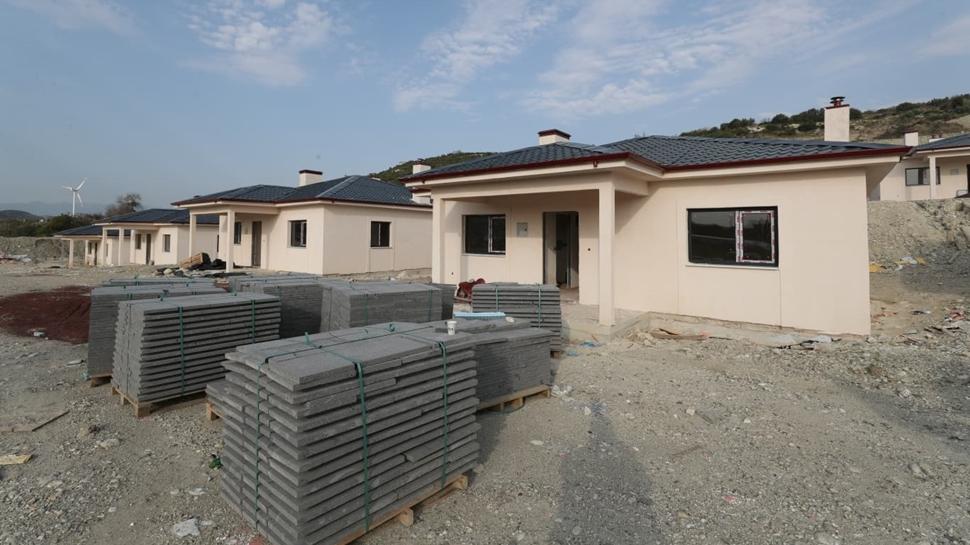 Yayladağı'nda kırsal deprem konutlarının inşası devam ediyor
