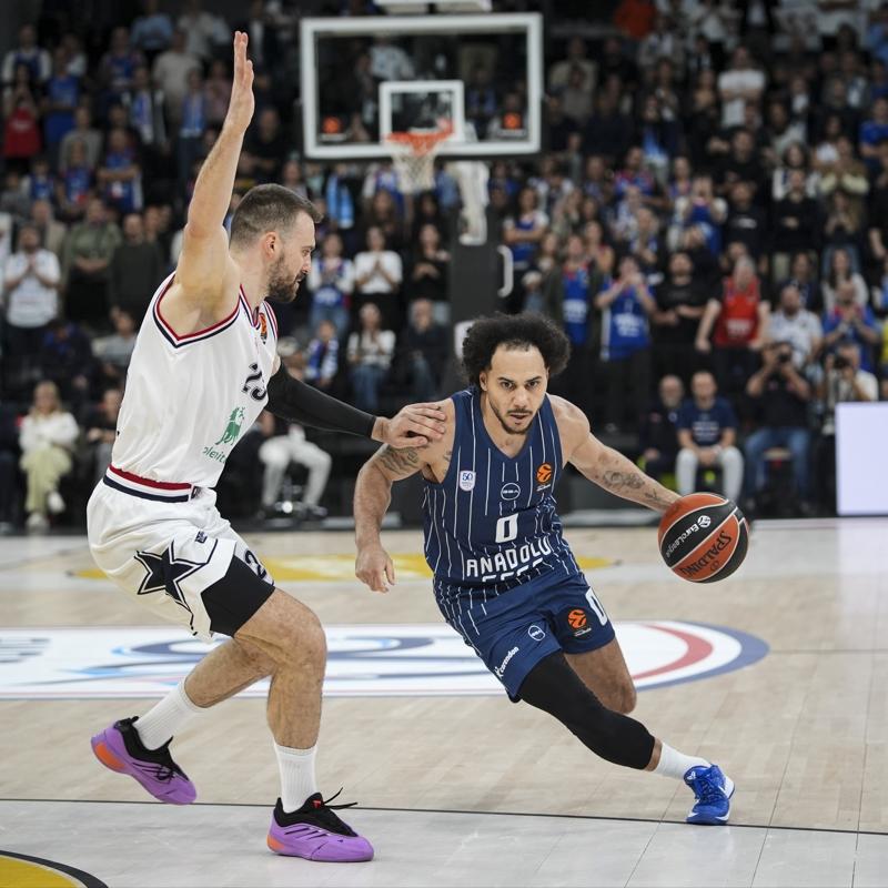 Anadolu Efes, iki kez uzayan mata Olimpia Milano'ya kayp