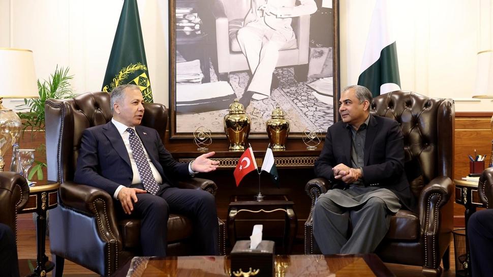 İçişleri Bakanı Yerlikaya, Pakistanlı mevkidaşı Nakvi ile görüştü