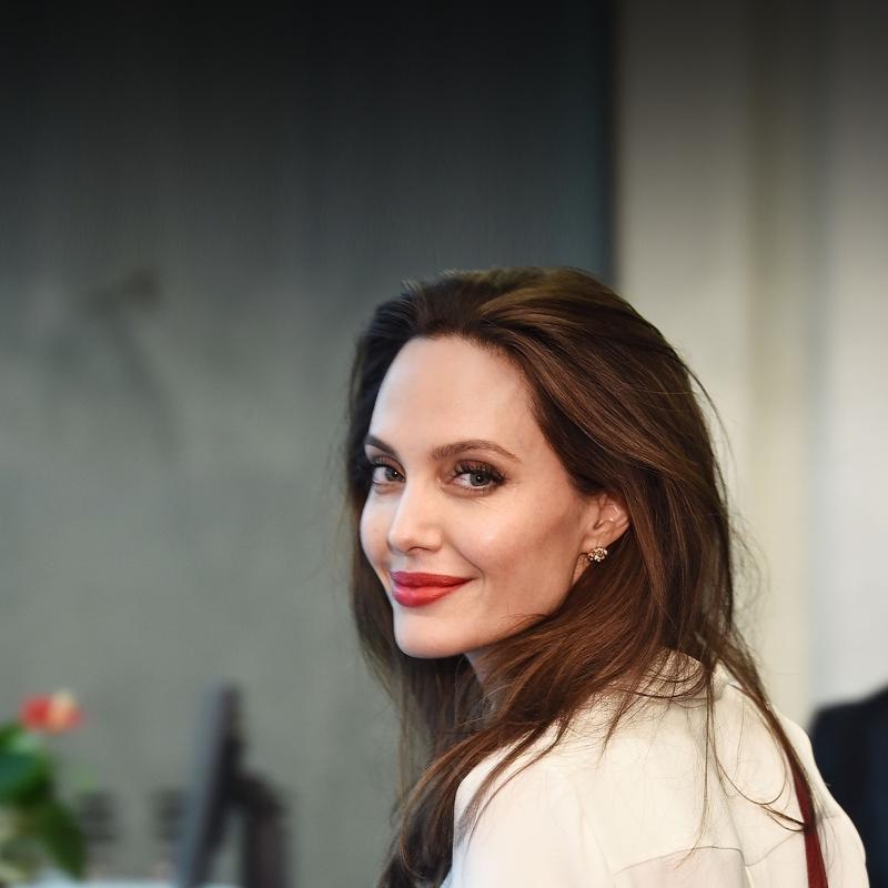 Srprizdi kabusa dnd! Angelina Jolie Ukrayna'da oka urad