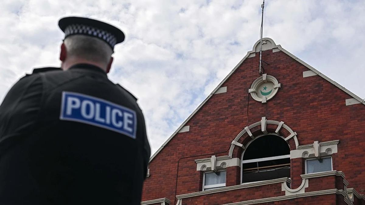 islamofobi ingilter cami saldr fotoraflar resimleri