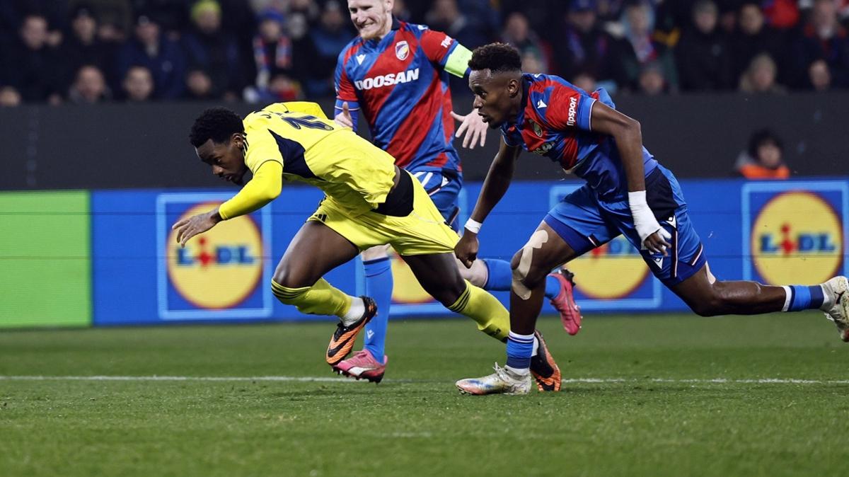 fenerbahe viktoria plzen hakem fotoraflar resimleri