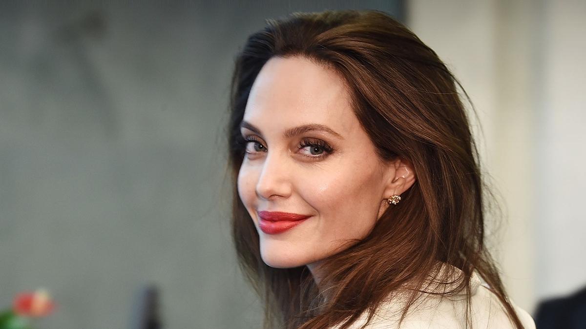 Angelina Jolie Ukrayna ziyareti ofr askerlik fotoraflar resimleri