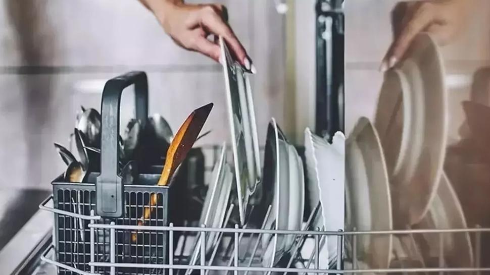 Bulaşık makinesi leke bırakıyorsa bakın! Meğer sebebi...
