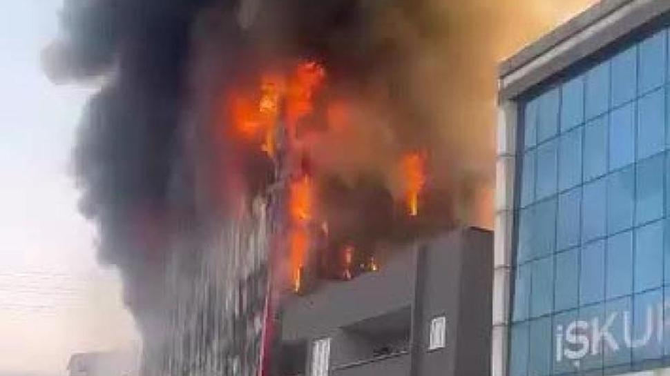 Kocaeli'de fabrika yangını: Bölgeye çok sayıda ekip sevk edildi