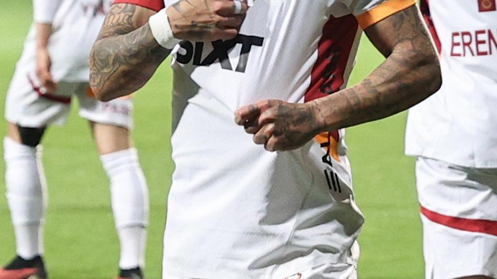 Şok sakatlık! Galatasaray'ın yıldızı devam edemedi