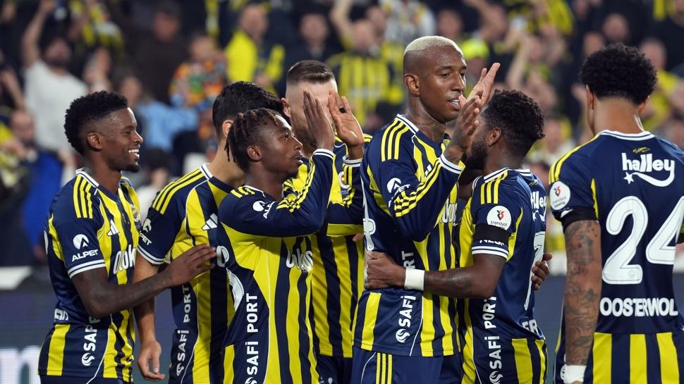 Süper Lig'de namağlup olan tek takım Fenerbahçe kaldı