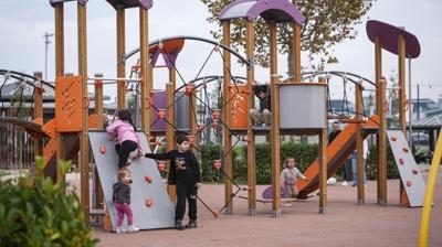 stanbul'da ara tatilde aileler millet bahelerinde vakit geirdi