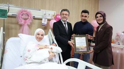 81 ilde hayata geti! Her yeni doan bebek ve yeni evli ift adna bir fidan dikilecek