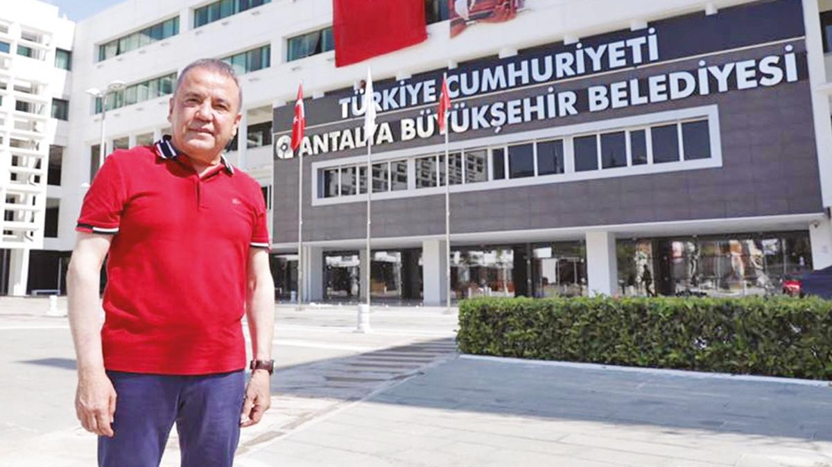 antalya bykehir belediyesi rvet soruturma muhittin bcek mustara gkhan bcek tutuklama fotoraflar resimleri