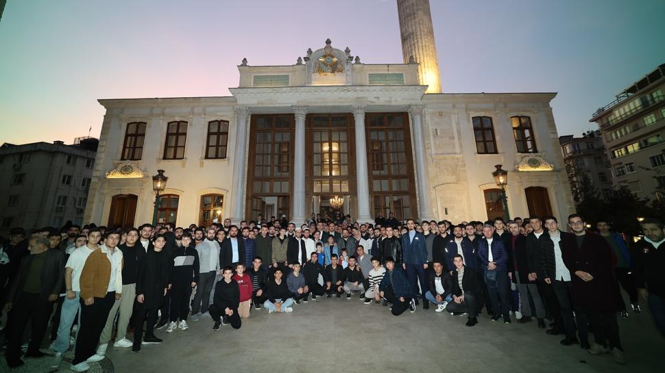 Teşvikiye Camii'nde Bu Kez; TÜGVA'lı Gençler Sabah Namazında Buluştu