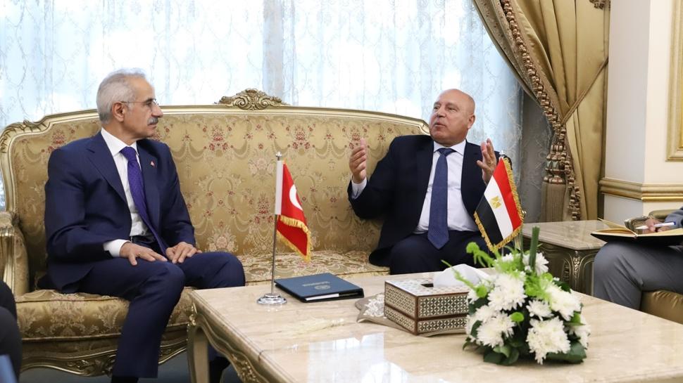 Bakan Uraloğlu, Mısırlı mevkidaşı El-Vezir ile görüştü