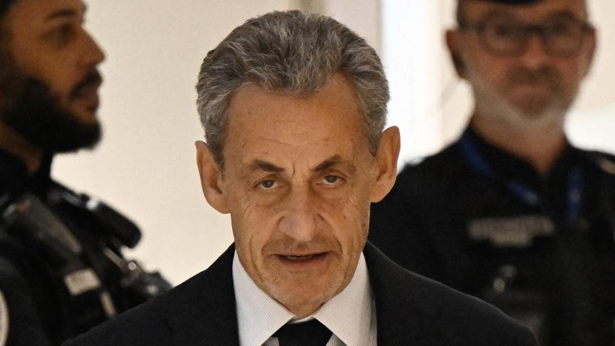 Sarkozy Paris stinaf Adli kontrol fotoraflar resimleri